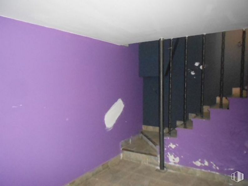 Retail for sale at Calle Virgen de Covadonga, Ávila, 05005 with stairs, purple, paint, building, violet, floor, flooring, wall, wood and wood stain around