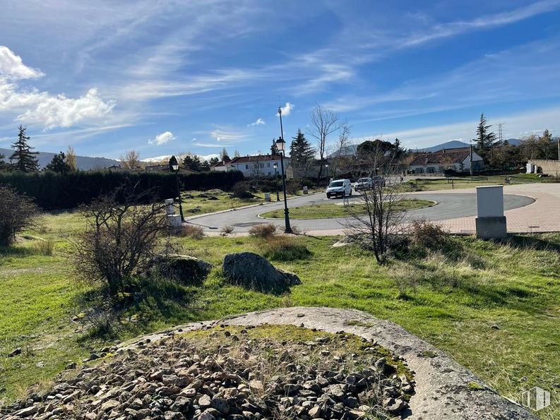 Suelo en venta en Calle Molinillo, s/n, Otero de Herreros, Segovia, 40422 con nube, cielo, planta, árbol, lote de terreno, hierba, superficie de la carretera, zona residencial, carretera y paisaje alrededor