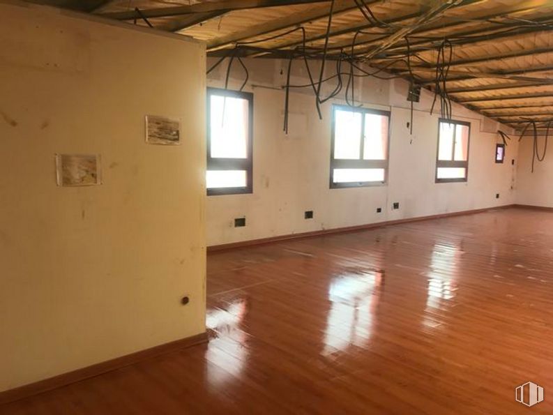 Nave en venta en Calle Amsterdam, 1, Parla, Madrid, 28980 con ventana, madera, pasillo, piso, suelo, casa, madera, edificio, viga y tinte para madera alrededor