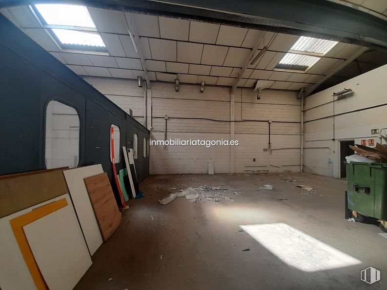 Industrial for rent at Zona Polígono Industrial, Arganda del Rey, Madrid, 28500 with window, building, lighting, flooring, interior design, floor, hall, wood, wall and house around