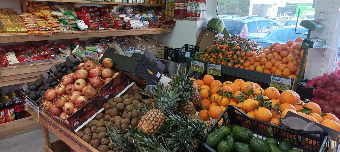 Retail for sale at Avenida Barcelona, Guadalajara, 19005 with packaged goods, container, food, rangpur, natural foods, fruit, ananas, whole food, selling and greengrocer around