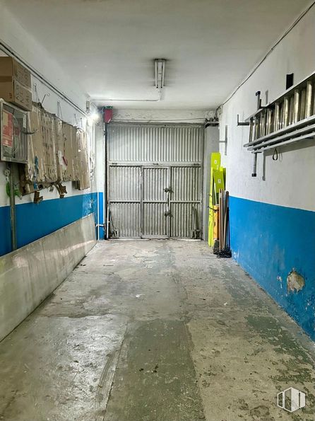 Nave en venta en Calle Pelícano, 29, Carabanchel, Madrid, 28025 con puerta, suelo, suelos, pintura, garaje, taller de reparación de automóviles y sótano alrededor