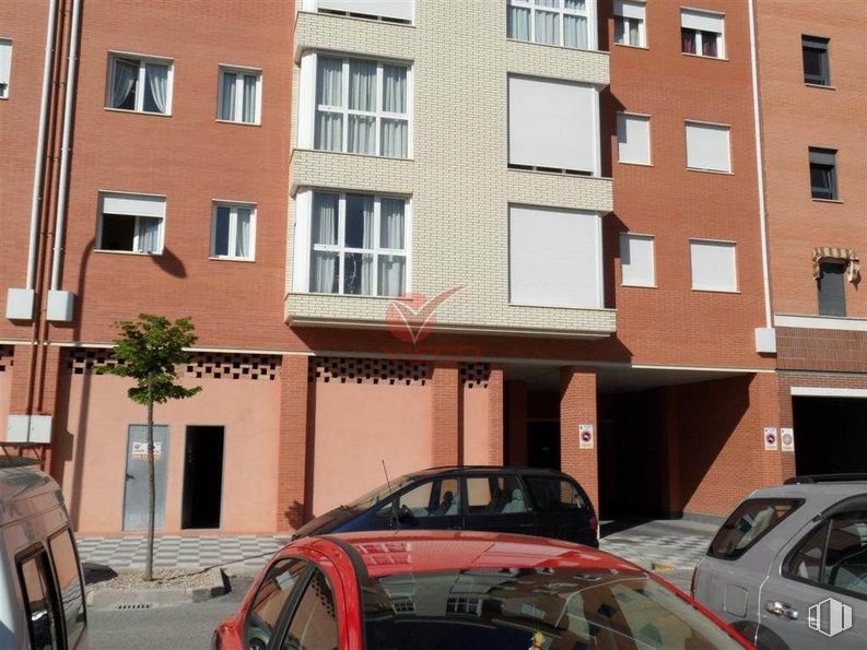 Local en alquiler en Zona Ronda , Cuenca, 16003 con coche, edificio, ventana, vehículo, propiedad, planta, vehículo motorizado, diseño automotriz, exterior automotriz y barrio alrededor