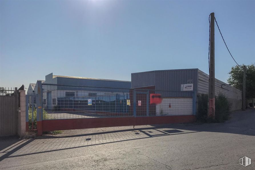 Industrial for sale at Vereda Alquitón, Arganda del Rey, Madrid, 28500 with composite material, concrete, building material, gate and electrical supply around