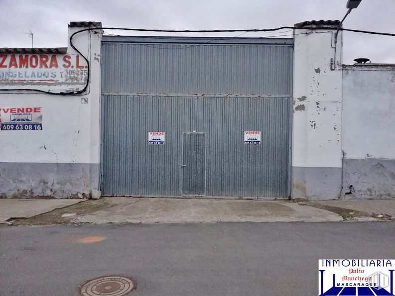 Land for sale at Calle Calvario, Mora, Toledo, 45400 with door, building, fixture, asphalt, road surface, wood, gas, facade, composite material and concrete around