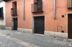 Local en alquiler y venta en Calle Bedel, 6, Alcalá de Henares, Madrid, 28801 con puerta, edificio, ventana, madera, superficie de carretera, asfalto, casa, barrio, suelo y fachada alrededor