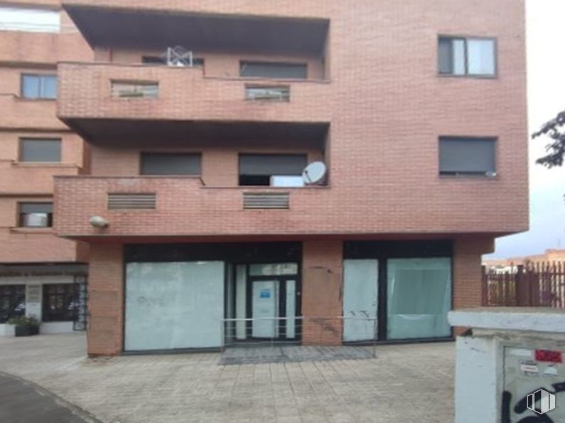 Local en alquiler y venta en Calle Ruperto Chapi, Alcobendas, Madrid, 28100 con ventana, casa, edificio, barrio, apartamento, diseño urbano, asentamiento humano, condominio, uso mixto y edificio comercial alrededor