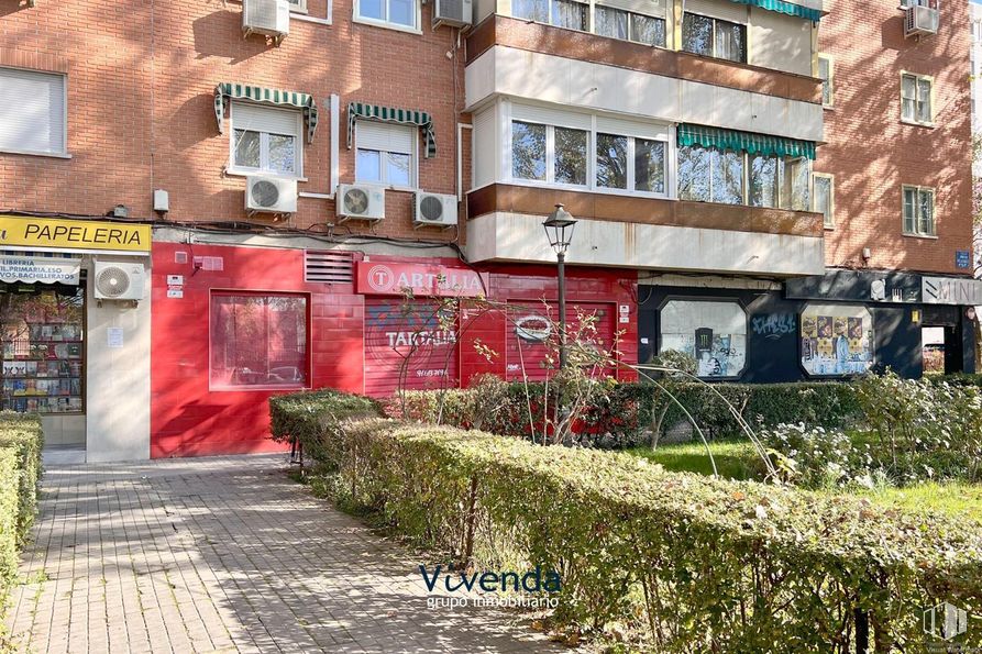 Local en alquiler en Calle Pintor Velázquez, Móstoles, Madrid, 28933 con ventana, barrio, fachada, apartamento, acera, uso mixto, hormigón y condominio alrededor