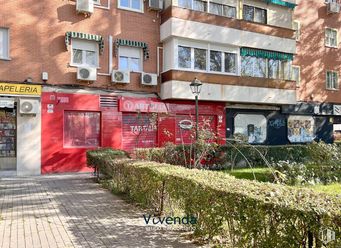 Retail for rent at Calle Pintor Velázquez, Móstoles, Madrid, 28933 with window, neighbourhood, facade, apartment, sidewalk, mixed-use, concrete and condominium around