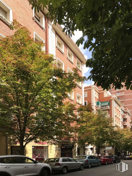 Local en venta en Calle Cristóbal Bordiú, Chamberí, Madrid, 28003 con coche, ventana, edificio, neumático, rueda, vehículo, fotografía, luz, cielo y infraestructura alrededor