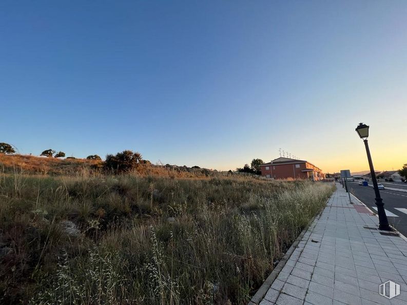 Land for sale at Calle Países Bajos, Ávila, 05004 with street light, sky, plant, natural landscape, cloud, grass, horizon, landscape, road and asphalt around