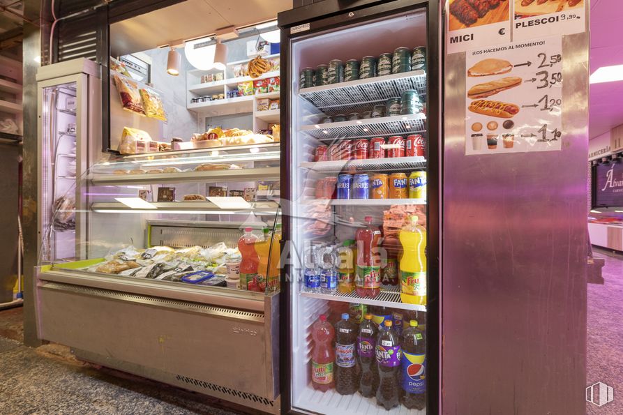 Retail for sale at Galerías Juan de Austria, Alcalá de Henares, Madrid, 28804 with food, product, food storage, building, shelf, bottle, shelving, retail, display case and convenience food around