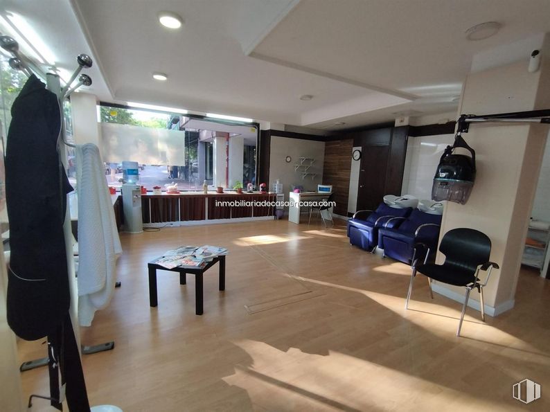 Retail for rent at Plaza Juan XXIII, Alcalá de Henares, Madrid, 28804 with chair, furniture, couch, automotive design, flooring, floor, houseplant, building, living room and ceiling around