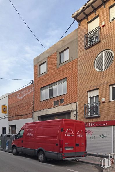 Nave en alquiler y venta en Calle Antoñita Jiménez, 16, Carabanchel, Madrid, 28019 con ventana, edificio, accesorio, enladrillado, ladrillo, madera, material de construcción, pared, barrio residencial y propiedad material alrededor