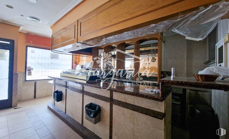 Local en venta en Barrio Atalaya, Ciudad Lineal, Madrid, 28033 con encimera, edificio, ebanistería, cocina, madera, interiorismo, aparato de cocina, suelo, cocina y suelos alrededor