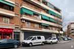 Retail for sale at Calle Martínez Seco, Villaverde, Madrid, 28021 with van, car, building, house, window, neighbourhood, apartment, town, automotive parking light and condominium around