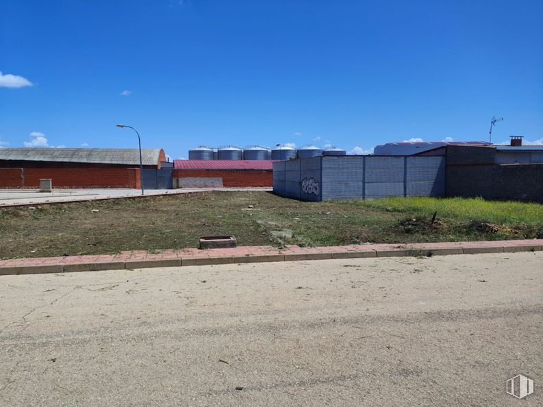 Suelo en venta en Zona industrial, Corral de Almaguer, Toledo, 45880 con cielo, durante el día, hierba, llano, arquitectura, lote de terreno, suelo y material de construcción alrededor