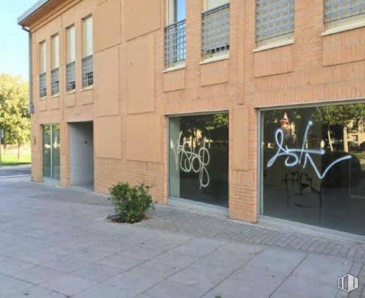 Local en venta en Avenida Doctor Manuel Jarabo, San Martín de la Vega, Madrid, 28330 con planta, ventana, edificio, ladrillo, pared, cielo, albañilería, árbol, superficie de la carretera y fachada alrededor