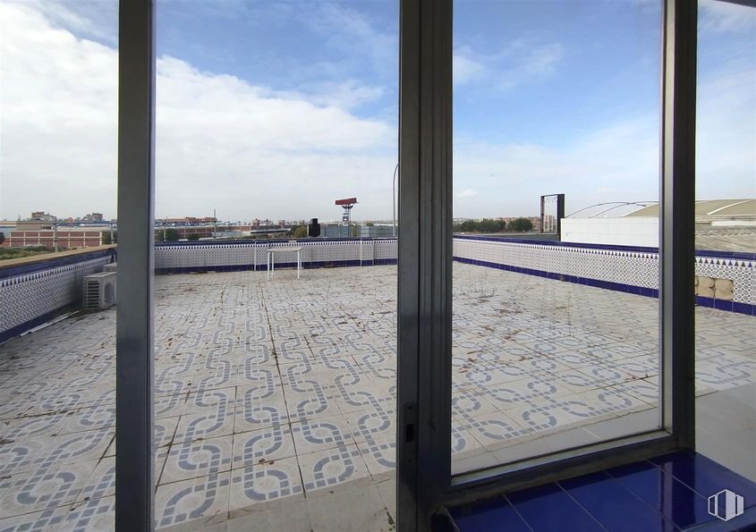 Nave en venta en Zona Loranca, Fuenlabrada, Madrid, 28942 con nube, cielo, edificio, ventana, accesorio, puerta, suelo, sombra, suelos y vidrio alrededor