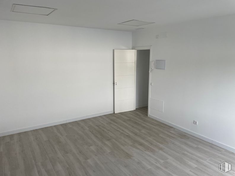 Oficina en alquiler en Calle Varsovia, 2, Alcalá de Henares, Madrid, 28806 con puerta, accesorio, madera, suelo, suelos, hall, techo, madera dura, material compuesto y suelo laminado alrededor