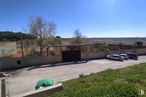 Industrial for rent at Calle Barranco, 75, Colmenar de Oreja, Madrid, 28380 with sky, plant, asphalt, road surface, tree, land lot, grass, shade, residential area and landscape around