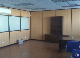 Office for rent at Calle Luis I, Villa de Vallecas, Madrid, 28031 with cabinetry, table, desk, property, wood, interior design, architecture, flooring, shade, hall, floor, wall and hardwood around