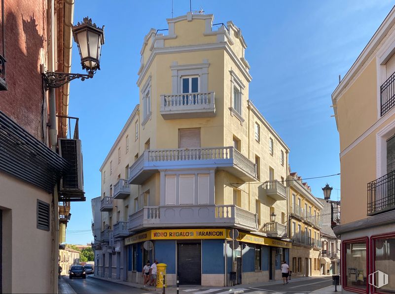 Retail for sale & for rent at Calle Melchor Cano, 33, Tarancón, Cuenca, 16400 with building, sky, window, infrastructure, plant, urban design, condominium, residential area, road and facade around