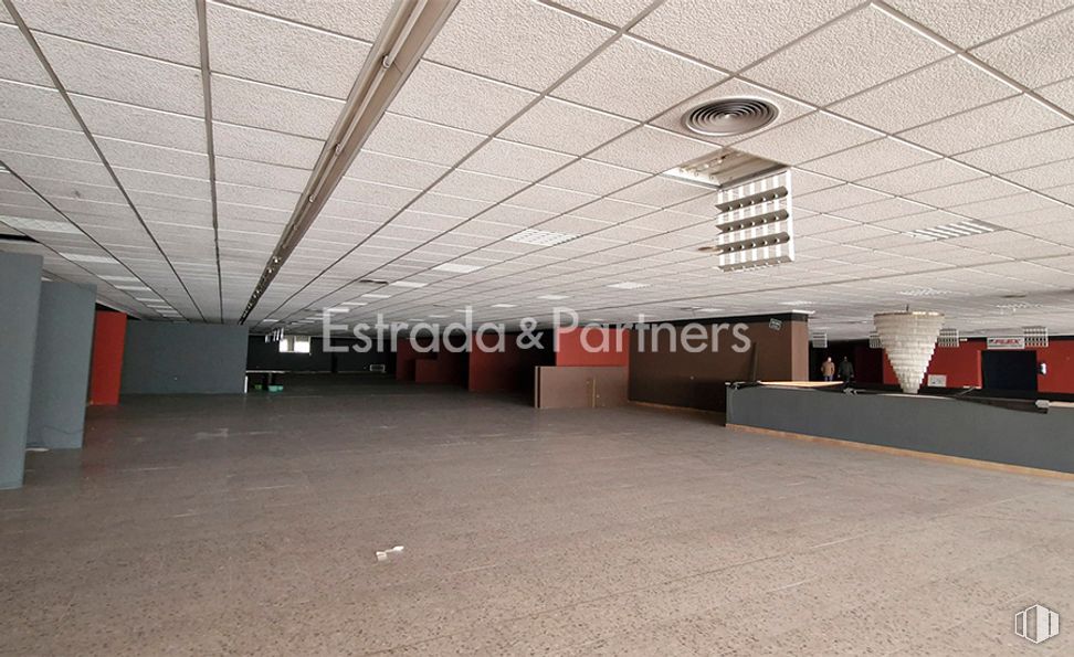 Nave en venta en Calle Gorrión, Fuenlabrada, Madrid, 28946 con edificio, accesorio, sombra, hall, suelo, suelos, techo, material compuesto, aparcamiento y ciudad alrededor