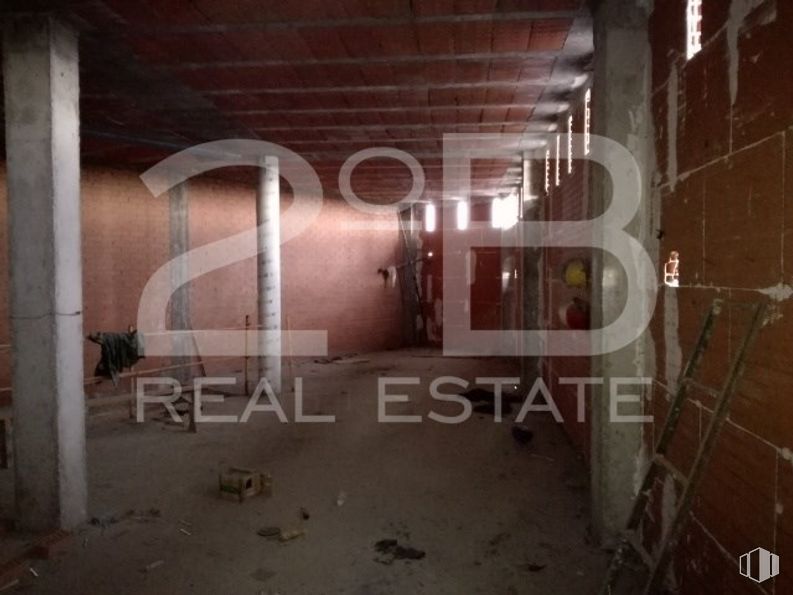 Retail for sale at Calle Francisco de Quevedo, 7, El Viso de San Juan, Toledo, 45215 with building, font, tints and shades, ceiling, wood, concrete, space, art, flooring and darkness around