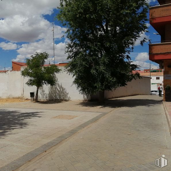 Land for sale at Zona centro, Móstoles, Madrid, 28938 with building, cloud, sky, plant, tree, road surface, asphalt, land lot, shade and urban design around