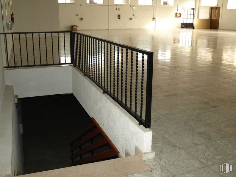 Industrial for sale & for rent at Calle Arroyada, 4, Sonseca, Toledo, 45100 with furniture, light, fixture, wood, floor, flooring, composite material, building material, hardwood and handrail around