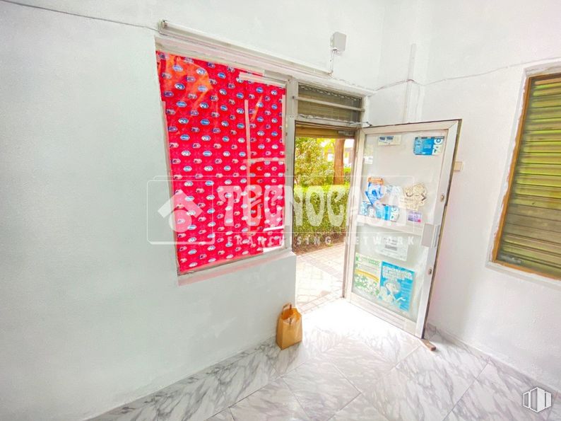 Local en venta en Zona Soto - Hospital, Móstoles, Madrid, 28935 con persiana de la ventana, edificio, pintura, arte, piso, suelo, tintes y matices, madera, techo y espacio alrededor