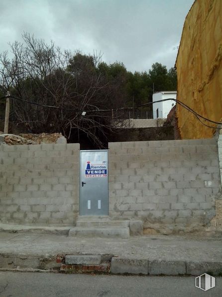 Land for sale at La Balsa, Cifuentes, Guadalajara, 19420 with sky, tree, road surface, asphalt, cloud, land lot, plant, road, gas and landscape around