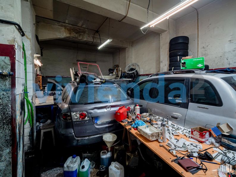 Local en venta en Calle Divino Redentor, Tetuán, Madrid, 28029 con coche, neumático, rueda, vehículo, vehículo de motor, capó, diseño automovilístico, iluminación del automóvil, neumático de automoción y exterior del automóvil alrededor