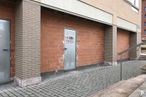 Retail for rent at Calle Letonia, 6, Tres Cantos, Madrid, 28760 with door, window, building, brickwork, road surface, wood, brick, fixture, asphalt and building material around