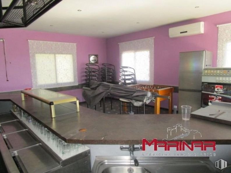 Local en venta en Zona Nuevo Borox, Borox, Toledo, 45222 con refrigerador, ventana, encimera, fregadero, arquitectura, interiorismo, suelo, suelos, pared y inmobiliario alrededor