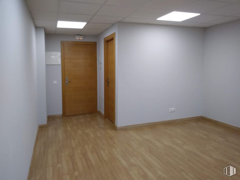 Oficina en alquiler en Edificio Bosque y Payá, Calle Progreso, 2, Getafe, Madrid, 28906 con madera, pasillo, suelo, piso, suelos laminados, tinte para madera, techo, accesorio, madera y barniz alrededor