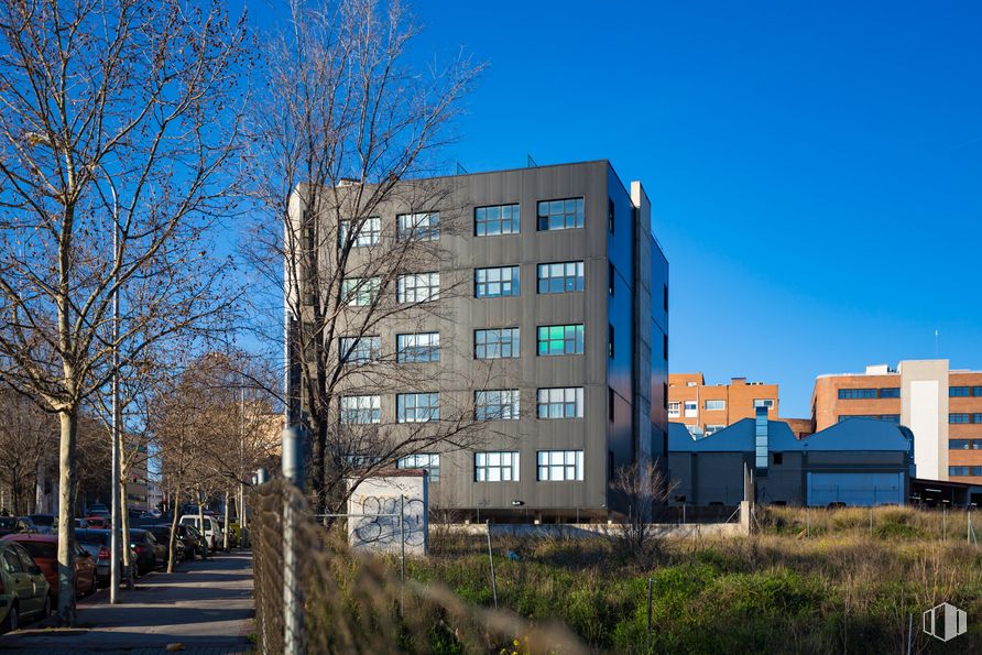 Office for sale at Calle Secoya, Carabanchel, Madrid, 28054 with building, sky, plant, window, blue, tree, urban design, tower block, condominium and neighbourhood around