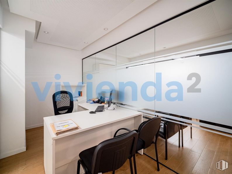 Oficina en venta en Plaza José Moreno Villa, Moncloa - Aravaca, Madrid, 28008 con silla, escritorio, mueble, mesa, edificio, diseño automovilístico, interiorismo, suelos, casa y suelo alrededor