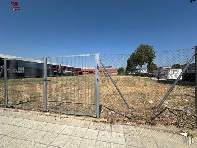 Suelo en alquiler y venta en Polígono industrial P29, Collado Villalba, Madrid, 28400 con cielo, árbol, malla, valla, alambrada, lote de terreno, superficie de la carretera, planta, edificio y vallado de viviendas alrededor