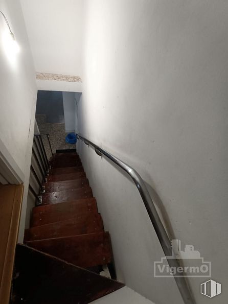 Local en venta en Zona Centro, Torrejón de Ardoz, Madrid, 28850 con madera, escaleras, suelos, accesorio, madera dura, material compuesto, escayola, pasamanos, techo y pintura alrededor