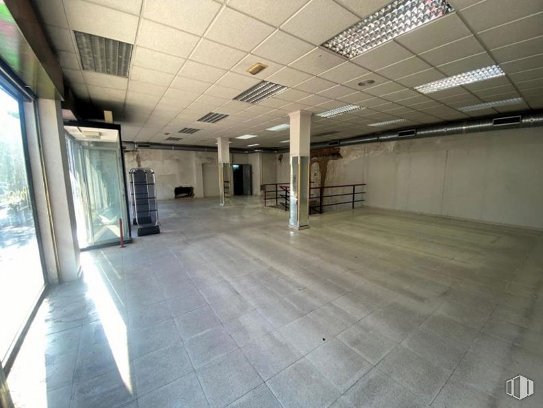 Local en venta en Casco urbano, Fuenlabrada, Madrid, 28945 con accesorio, suelos, suelo, hall, material compuesto, material de construcción, techo, madera, ciudad y evento alrededor