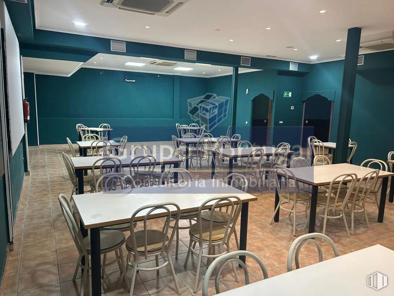 Local en alquiler en Polígono Industrial las Monjas, Torrejón de Ardoz, Madrid, 28850 con silla, mesa de cocina y comedor, mesa, mueble, suelos, suelo, interiorismo, techo, restaurante y hall alrededor