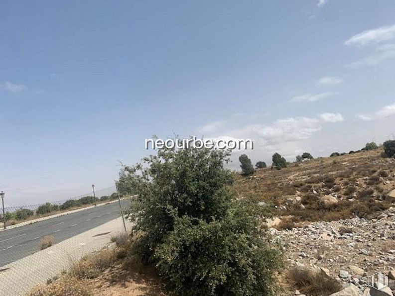 Land for sale at Calle Albacete, Ávila, 05004 with plant, sky, cloud, plant community, ecoregion, land lot, landscape, natural landscape, road and shrub around