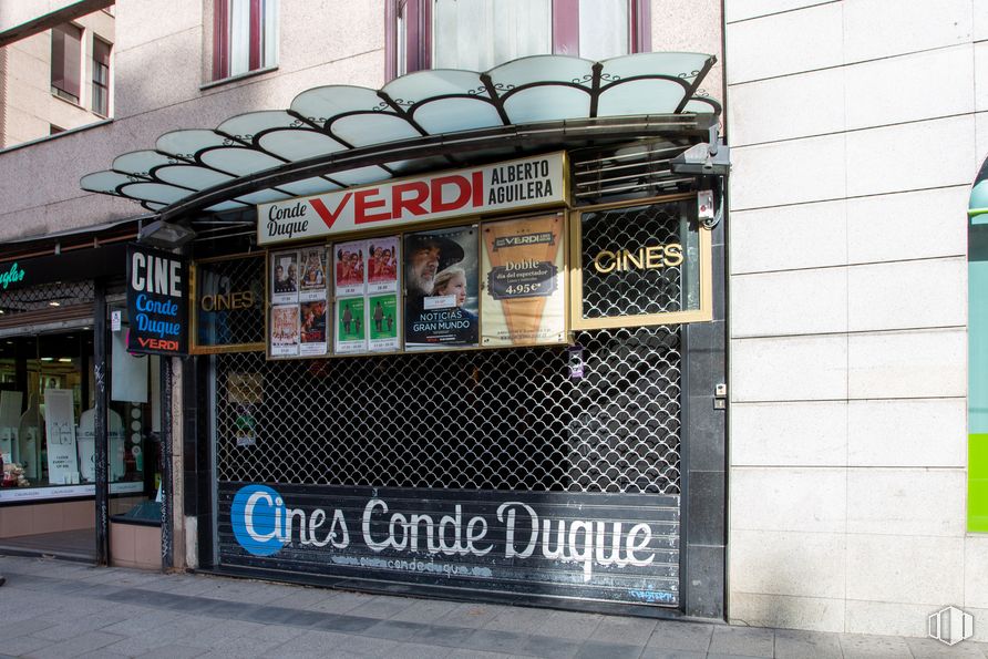 Retail for rent at Calle Alberto Aguilera, 4, Chamberí, Madrid, 28015 with packaged goods, building, window, fixture, font, facade, city, signage, advertising and street around