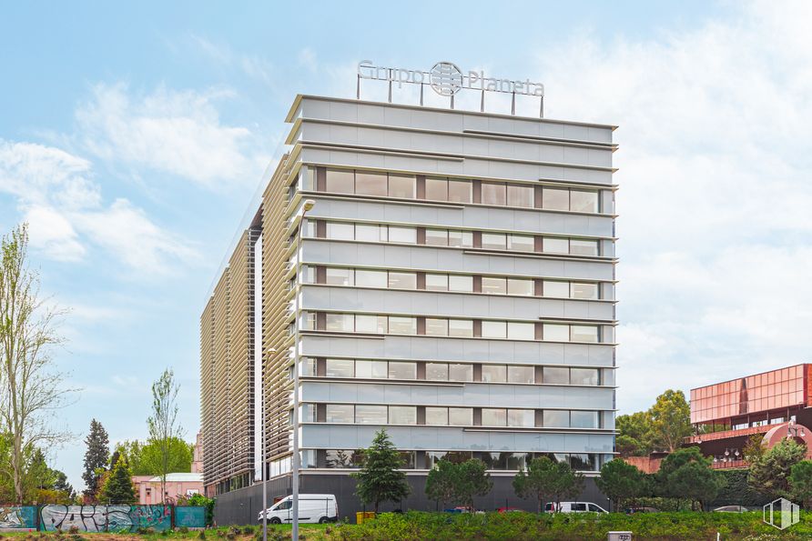 Oficina en alquiler en Edificio Celes, Calle Juan Ignacio Luca de Tena, 17, San Blas - Canillejas, Madrid, 28027 con edificio, nube, planta, cielo, ventana, árbol, bloque torre, condominio, diseño urbano y terreno alrededor