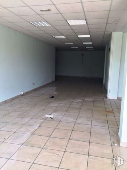 Local en venta en Avenida Madrid, Collado Mediano, Madrid, 28450 con accesorio, suelo de baldosas, suelo, piso, pared, material compuesto, propiedad material, pasillo, techo y hormigón alrededor