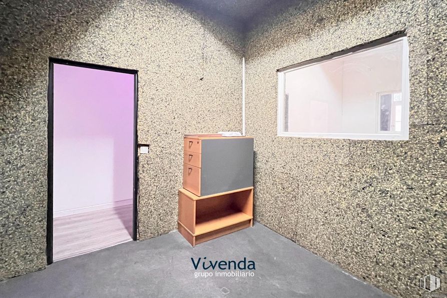 Local en alquiler y venta en Calle Soria, Móstoles, Madrid, 28934 con puerta, rectángulo, madera, interiorismo, suelos, suelo, pared, edificio, arte y propiedad material alrededor