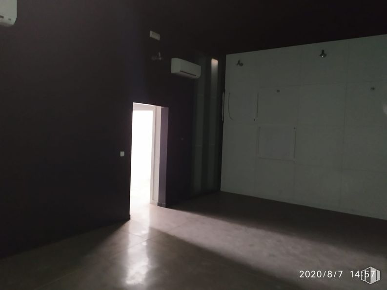 Nave en venta en Avenida Américas, Coslada, Madrid, 28820 con accesorio, madera, suelo, piso, rectángulo, tintes y sombras, puerta, edificio, material compuesto y espacio alrededor