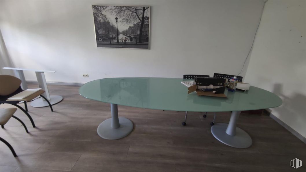 Industrial for rent at Calle Hierro, Torrejón de Ardoz, Madrid, 28850 with table, picture frame, design, chair, oval, living room and houseplant around